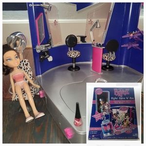 Stylin' Salon N' Spa Bratz Playset and Doll